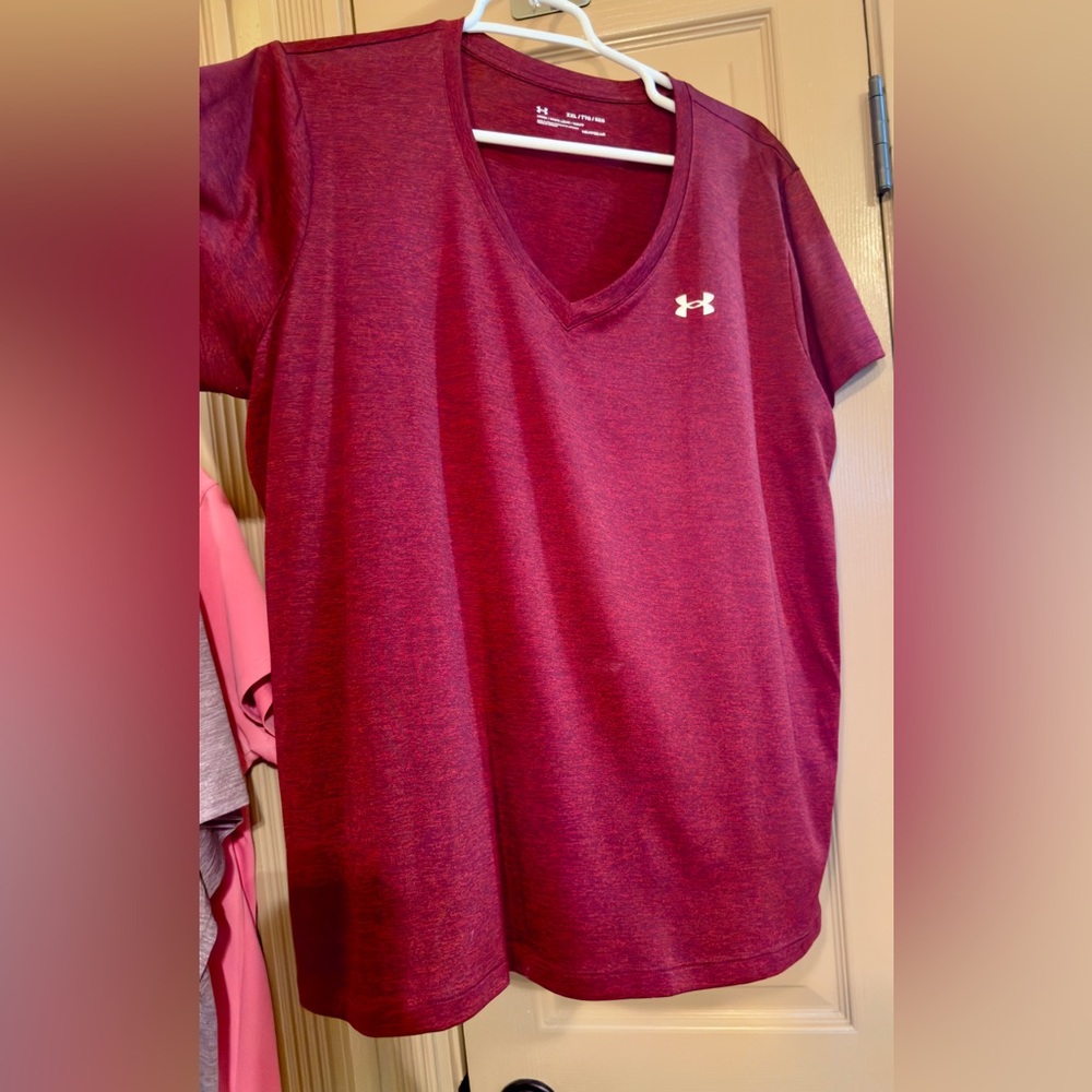 Under Armour Women's V-Neck Tee - Maroon